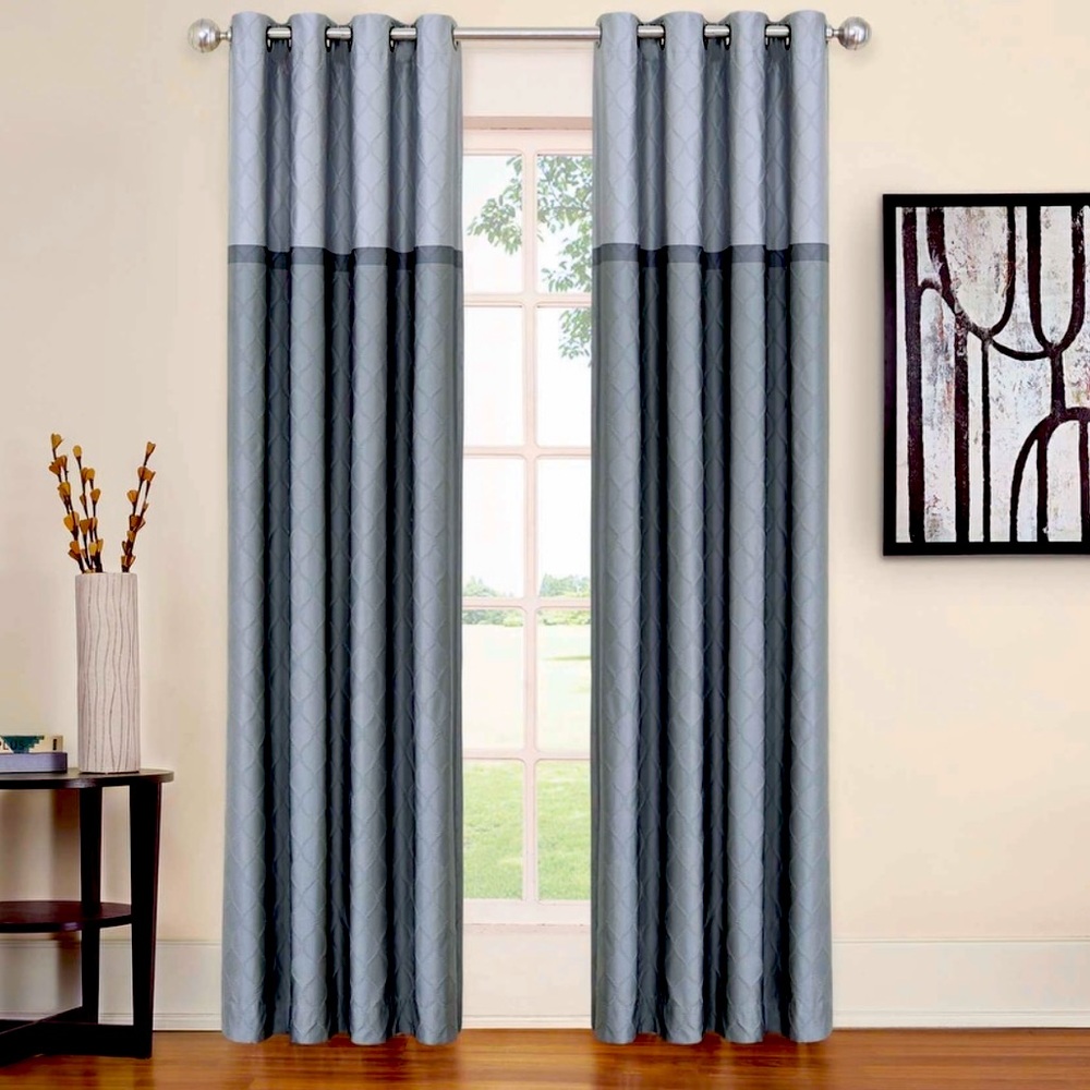 Eclipse Arno Thermalayer Blackout
Window Curtain Panel. Grommet in Grey